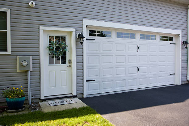 24/7 Emergency Garage Door Panel Replacement experts in Franklin County County, ME